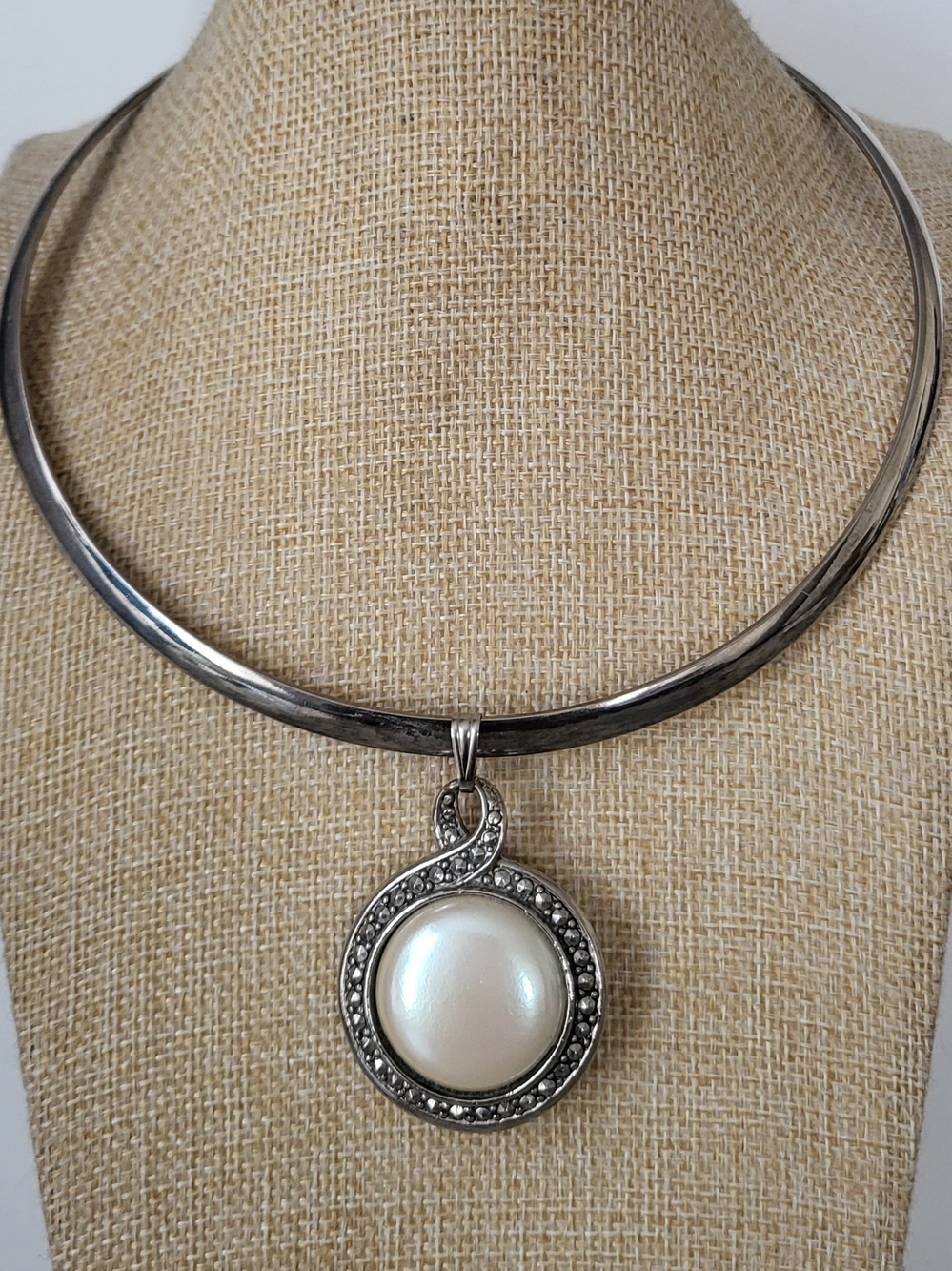 Vintage Avon Bold Faux Pendant On Bold Silverton Choker